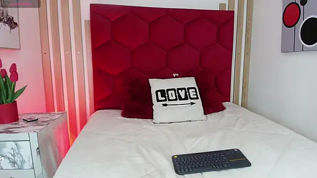 Tayzon Foxxx online show from July 4, 2026, 8:15 pm