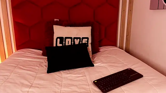 Tayzon Foxxx online show from July 25, 2026, 8:28 pm