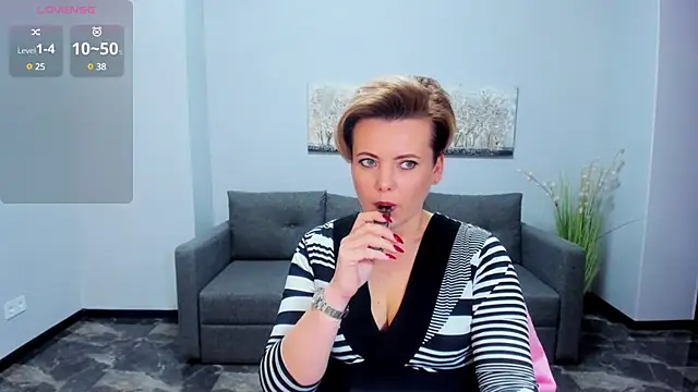 Snapshot of Julia_Wilsone chatting on February 7, 2025, 12:39 pm Julia Wilsone online show from February 7, 2025, 12:39 pm