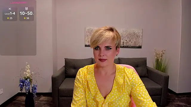 Snapshot of Julia_Wilsone chatting on September 17, 2025, 12:18 pm Julia Wilsone online show from September 17, 2025, 12:18 pm