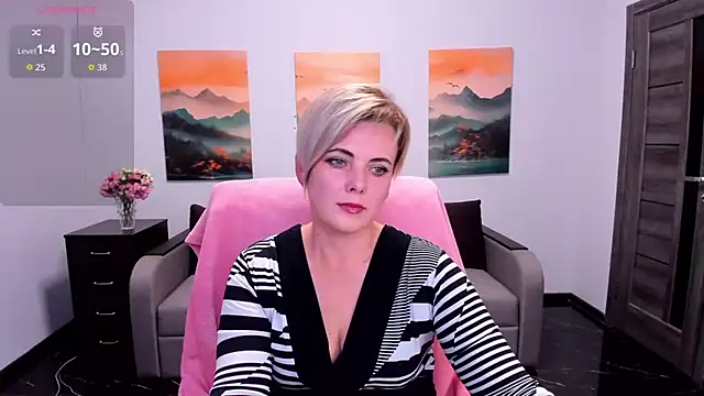 Snapshot of Julia_Wilsone chatting on November 4, 2025, 1:21 pm Julia Wilsone online show from November 4, 2025, 1:21 pm