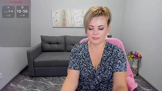 Snapshot of Julia_Wilsone chatting on November 24, 2025, 1:22 pm Julia Wilsone online show from November 24, 2025, 1:22 pm