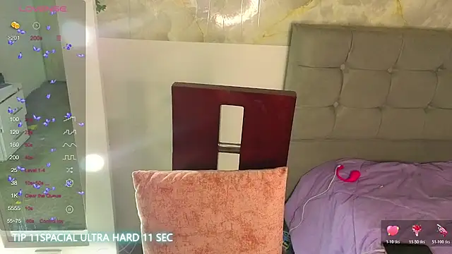 Snapshot of Cristal_v_1 chatting on July 9, 2026, 4:27 am Cristal v 1 online show from July 9, 2026, 4:27 am