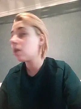 Snapshot of Gussie_Bridie chatting on December 18, 2024, 1:12 pm Gussie Bridie online show from December 18, 2024, 1:12 pm