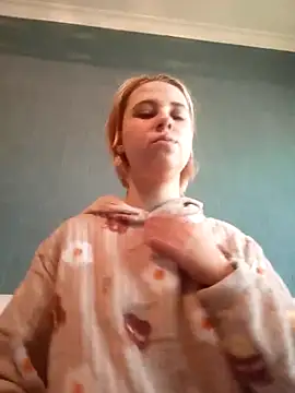 Snapshot of Gussie_Bridie chatting on March 7, 2025, 6:57 am Gussie Bridie online show from March 7, 2025, 6:57 am