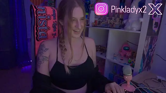 Pinkyladyxxx online show from January 11, 2026, 9:42 pm