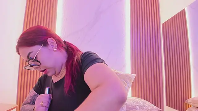 juicy led  online show from February 24, 2025, 11:21 am