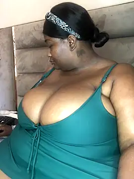 Snapshot of bustytitsxxx chatting on December 3, 2024, 8:38 am bustytitsxxx online show from December 3, 2024, 8:38 am