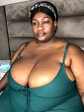 Snapshot of bustytitsxxx chatting on December 4, 2024, 5:27 am bustytitsxxx online show from December 4, 2024, 5:27 am