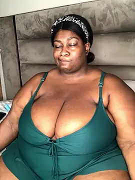 Snapshot of bustytitsxxx chatting on December 4, 2024, 12:14 pm bustytitsxxx online show from December 4, 2024, 12:14 pm