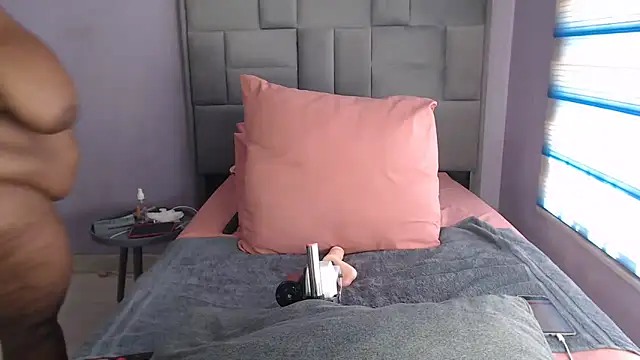 Snapshot of bustytitsxxx chatting on October 13, 2025, 8:47 am bustytitsxxx online show from October 13, 2025, 8:47 am