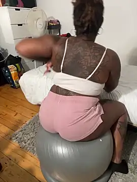 Snapshot of Goddess_Nafeesha chatting on October 6, 2025, 2:31 am Goddess Nafeesha online show from October 6, 2025, 2:31 am