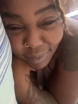 Snapshot of Goddess_Nafeesha chatting on October 12, 2025, 5:45 pm Goddess Nafeesha online show from October 12, 2025, 5:45 pm