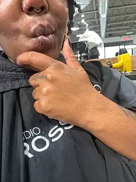 Snapshot of Goddess_Nafeesha chatting on October 30, 2025, 5:24 pm Goddess Nafeesha online show from October 30, 2025, 5:24 pm