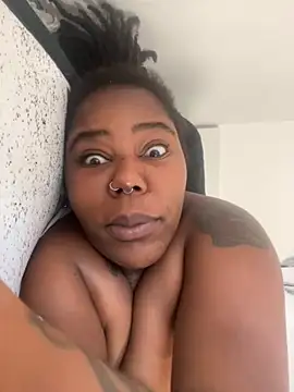 Snapshot of Goddess_Nafeesha chatting on December 5, 2025, 6:37 pm Goddess Nafeesha online show from December 5, 2025, 6:37 pm