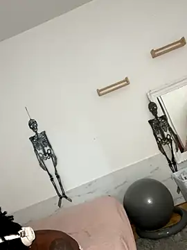 Snapshot of Goddess_Nafeesha chatting on December 14, 2025, 8:13 pm Goddess Nafeesha online show from December 14, 2025, 8:13 pm