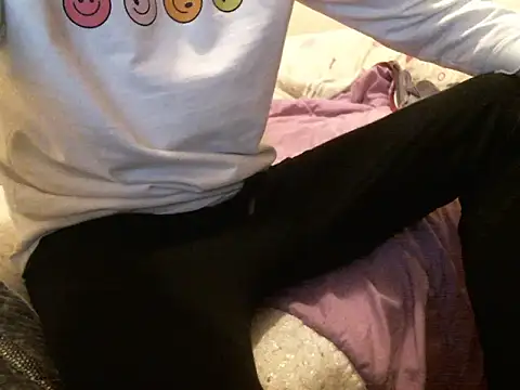 Snapshot of bravo23toro chatting on February 13, 2026, 9:44 pm bravo23toro online show from February 13, 2026, 9:44 pm