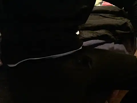 Snapshot of bravo23toro chatting on March 6, 2026, 9:33 pm bravo23toro online show from March 6, 2026, 9:33 pm