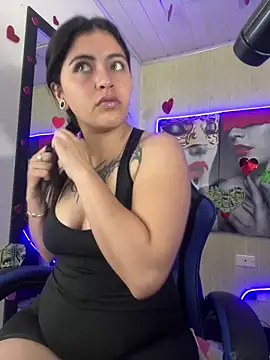 Snapshot of _luna_torres chatting on June 18, 2026, 1:04 pm luna torres online show from June 18, 2026, 1:04 pm