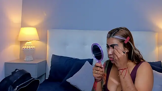 SaraaJhonsonn online show from October 5, 2025, 2:59 pm