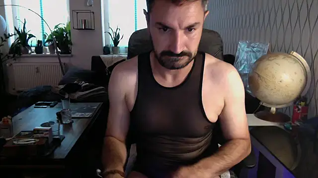 tomz0819 online show from July 6, 2026, 12:24 pm