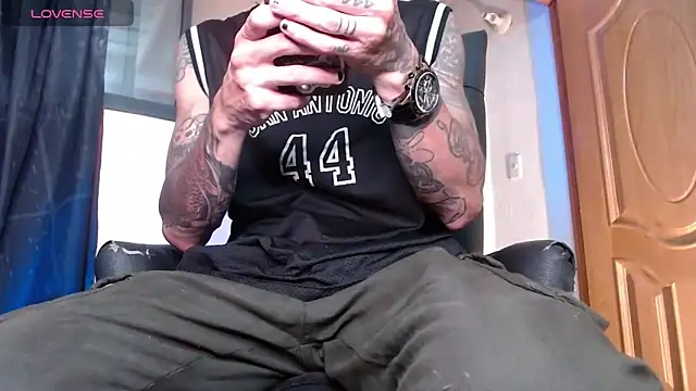 ren stipee online show from March 5, 2025, 3:51 am