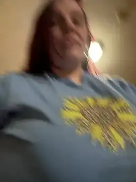 Snapshot of lairarose chatting on April 22, 2026, 4:41 pm lairarose online show from April 22, 2026, 4:41 pm
