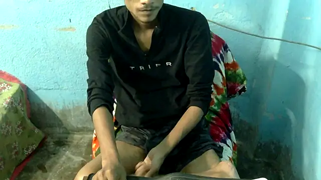 Snapshot of Alex_Suman25 chatting on October 7, 2025, 7:33 pm Alex Suman25 online show from October 7, 2025, 7:33 pm