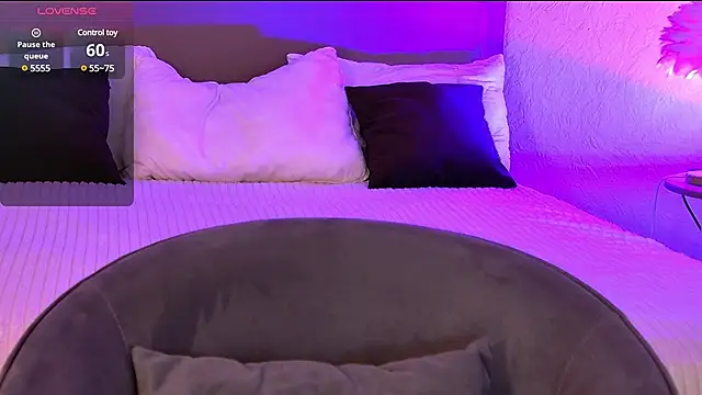 MiaBecky online show from March 14, 2025, 5:27 am