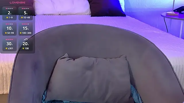 MiaBecky online show from March 16, 2025, 5:25 am