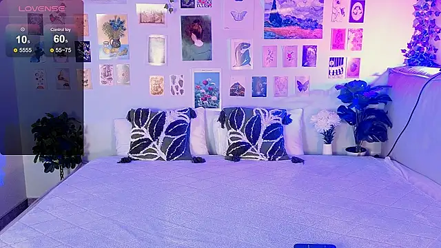 MiaBecky online show from June 16, 2026, 5:43 am