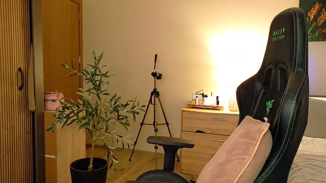 joycesilver online show from January 19, 2026, 8:51 am