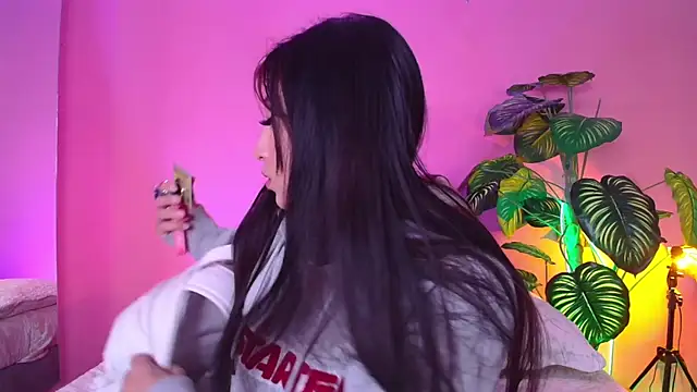 Nicolette ks  online show from December 16, 2024, 2:16 pm