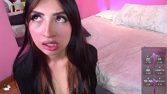 Nicolette ks  online show from December 17, 2024, 4:11 pm