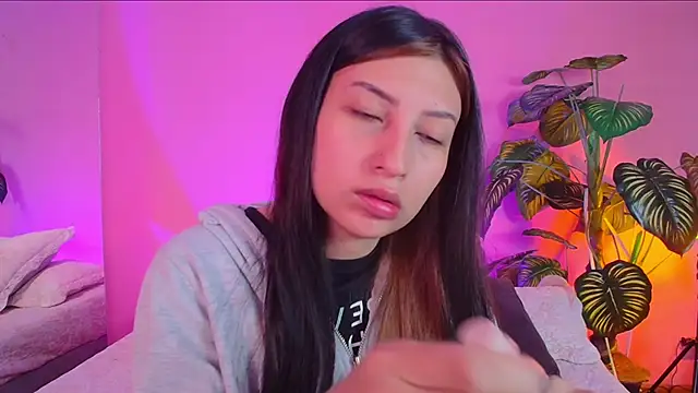 Nicolette ks  online show from December 20, 2024, 12:49 pm