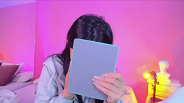 Nicolette ks  online show from December 28, 2024, 1:17 pm