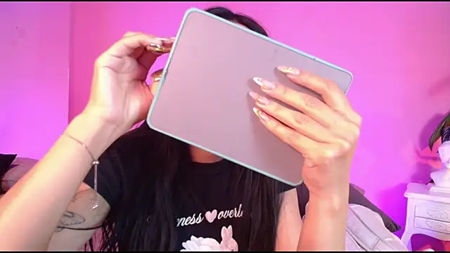 Nicolette ks  online show from January 4, 2025, 1:10 pm