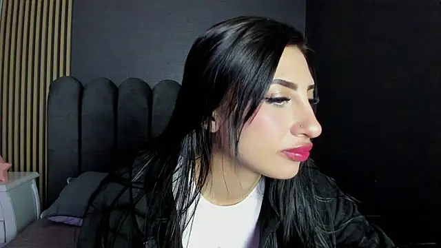 Nicolette ks  online show from May 5, 2026, 5:04 am