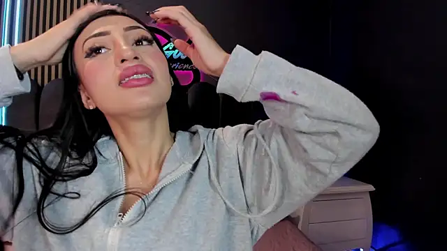 Nicolette ks  online show from June 5, 2026, 4:52 am