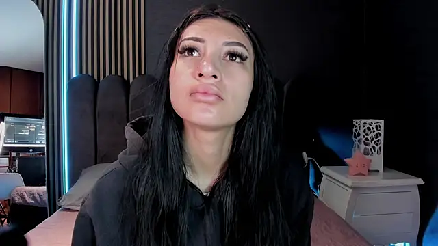 Nicolette ks  online show from June 19, 2026, 5:01 am