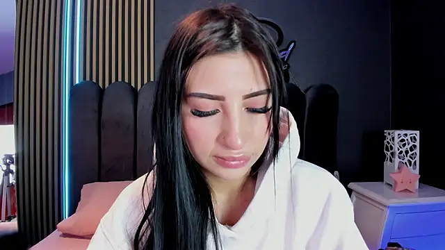 Nicolette ks  online show from June 20, 2026, 5:43 am