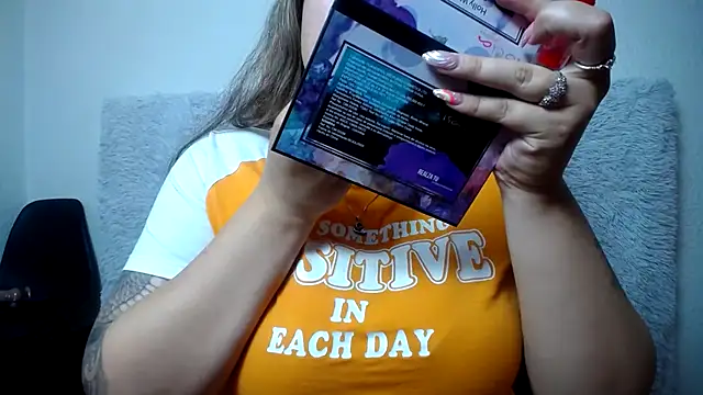 Snapshot of LinaBrowm chatting on March 4, 2025, 8:05 pm LinaBrowm online show from March 4, 2025, 8:05 pm