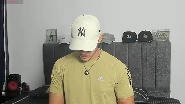 Iamdylan777 online show from May 2, 2026, 1:49 pm