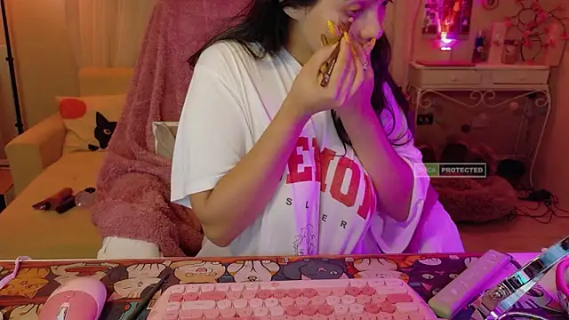 AllisonCatUwU online show from June 24, 2026, 3:33 pm