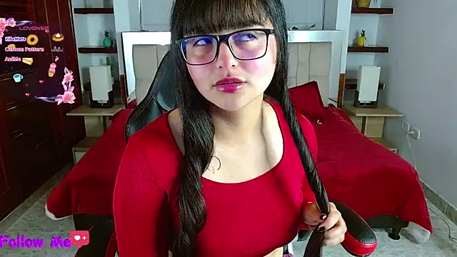 Snapshot of scarlleth_ chatting on March 17, 2025, 12:14 pm scarlleth online show from March 17, 2025, 12:14 pm