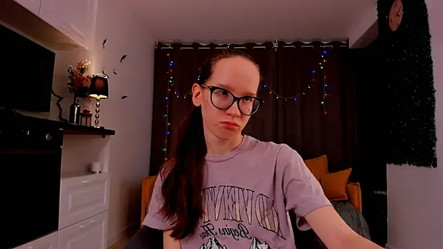 BettyBrowni online show from February 3, 2025, 4:10 pm