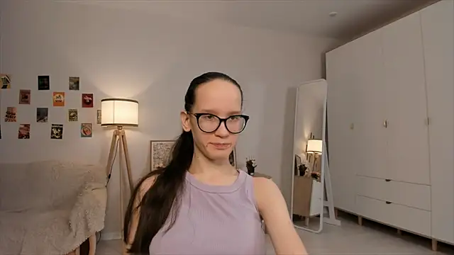 BettyBrowni online show from March 10, 2025, 4:03 pm