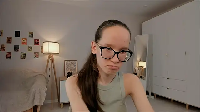 BettyBrowni online show from March 17, 2025, 7:15 pm