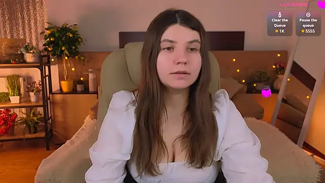 Snapshot of Viola__Shy chatting on May 7, 2026, 8:58 pm Viola Shy online show from May 7, 2026, 8:58 pm