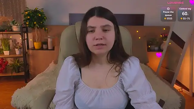 Snapshot of Viola__Shy chatting on May 18, 2026, 8:25 pm Viola Shy online show from May 18, 2026, 8:25 pm